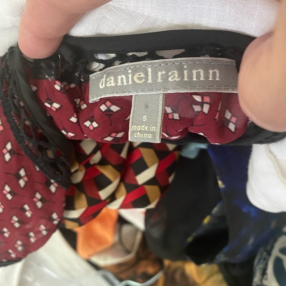 EUC Daniel Rainn Dk Red Chiffon Blouse w Lace Trim - Picture 9 of 9